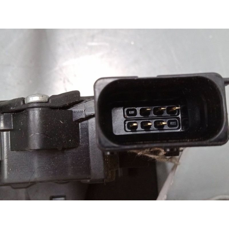 Recambio de cerradura puerta delantera izquierda para peugeot box bus17 l4h2 160 box bus17 l4h2 160 referencia OEM IAM 134215508