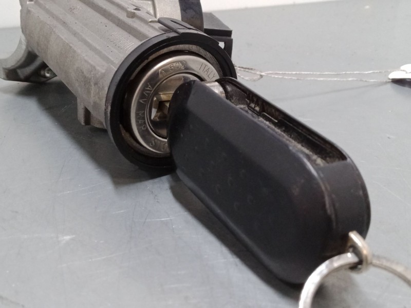 Recambio de clausor para peugeot box bus17 l4h2 160 box bus17 l4h2 160 referencia OEM IAM 010990015  