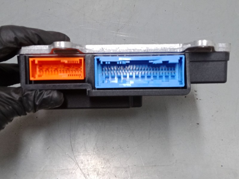 Recambio de centralita airbag para volvo v50 (545) 2.4 referencia OEM IAM 8697679  