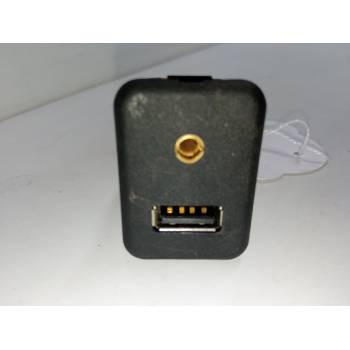 CONECTOR USB / AUX 