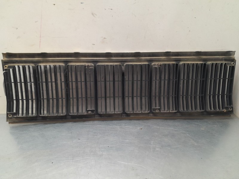 Recambio de rejillas capo para jeep cherokee referencia OEM IAM   