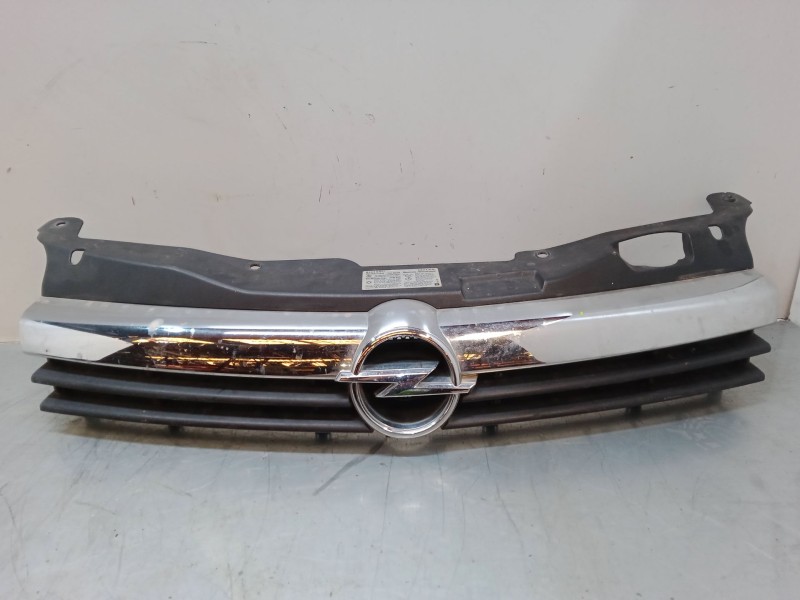 Recambio de rejillas capo para opel astra h (a04) 1.6 (l48) referencia OEM IAM    Recambio de rejillas capo para opel astra h (a04) 1.6 (l48) referencia OEM IAM