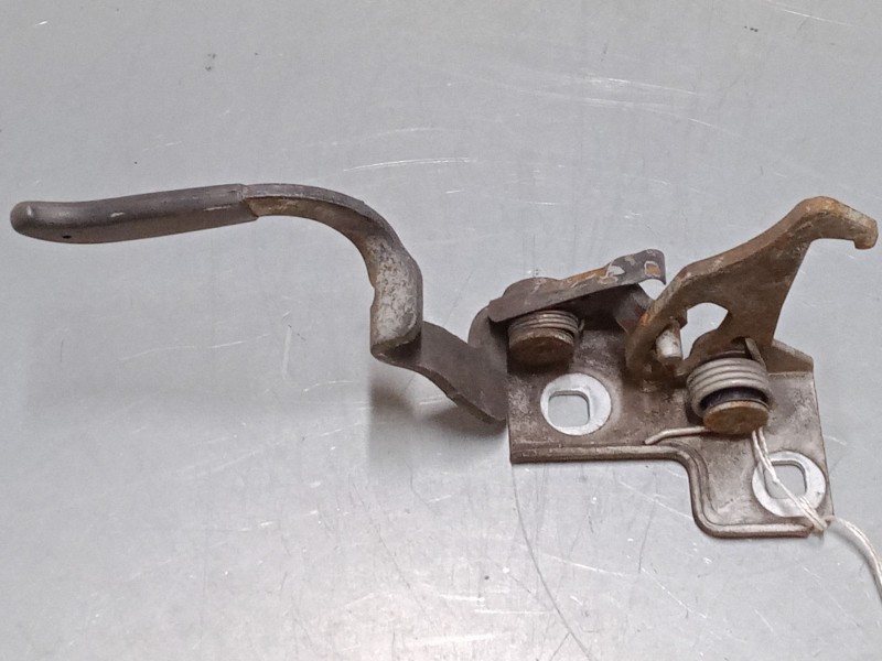 Recambio de tirador capo para bmw 3 (e46) 316 i referencia OEM IAM    Recambio de tirador capo para bmw 3 (e46) 316 i referencia OEM IAM