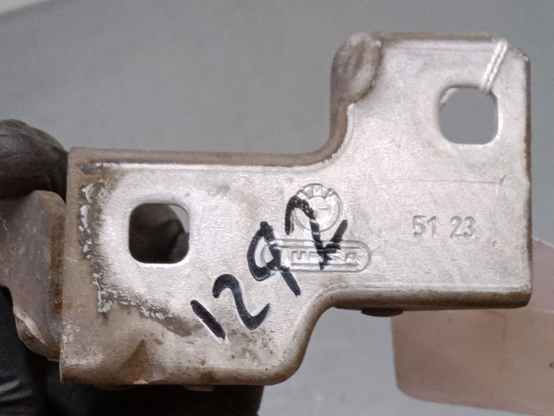 Recambio de tirador capo para bmw 3 (e46) 316 i referencia OEM IAM    Recambio de tirador capo para bmw 3 (e46) 316 i referencia OEM IAM