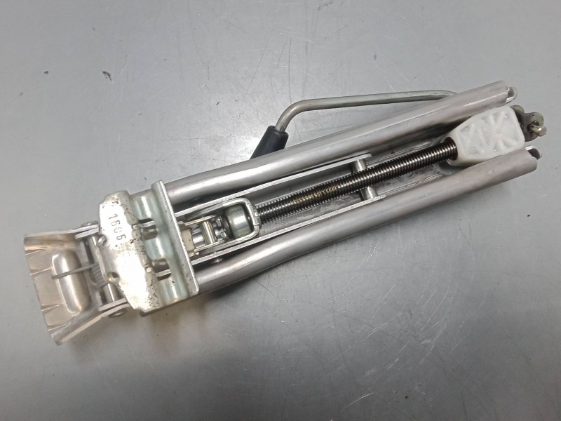 Recambio de gato para volkswagen polo iv (9n_, 9a_) 1.4 16v referencia OEM IAM    Recambio de gato para volkswagen polo iv (9n_, 9a_) 1.4 16v referencia OEM IAM