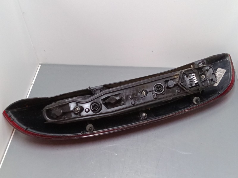 Recambio de piloto trasero derecho para opel corsa c (x01) 1.4 (f08, f68) referencia OEM IAM    Recambio de piloto trasero derecho para opel corsa c (x01) 1.4 (f08, f68) referencia OEM IAM