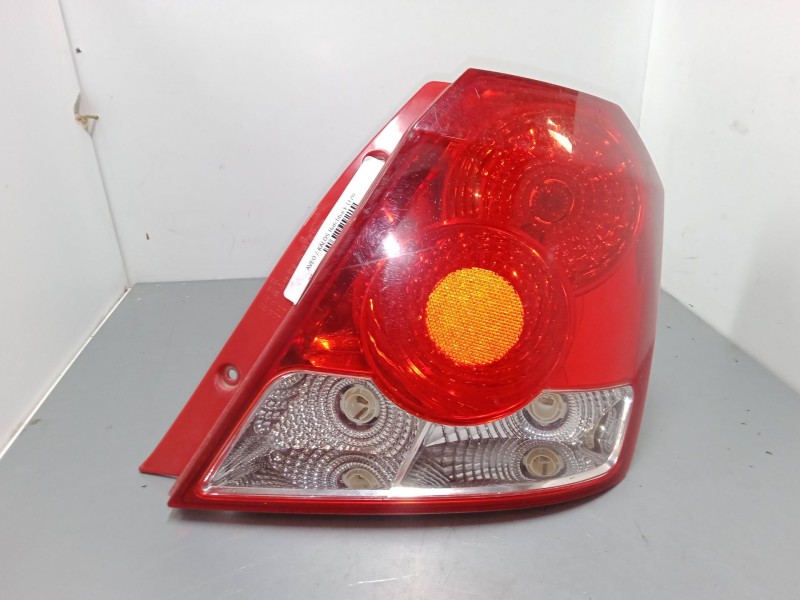 Recambio de piloto trasero derecho para chevrolet aveo / kalos hatchback (t200) 1.4 16v referencia OEM IAM    Recambio de piloto trasero derecho para chevrolet aveo / kalos hatchback (t200) 1.4 16v referencia OEM IAM