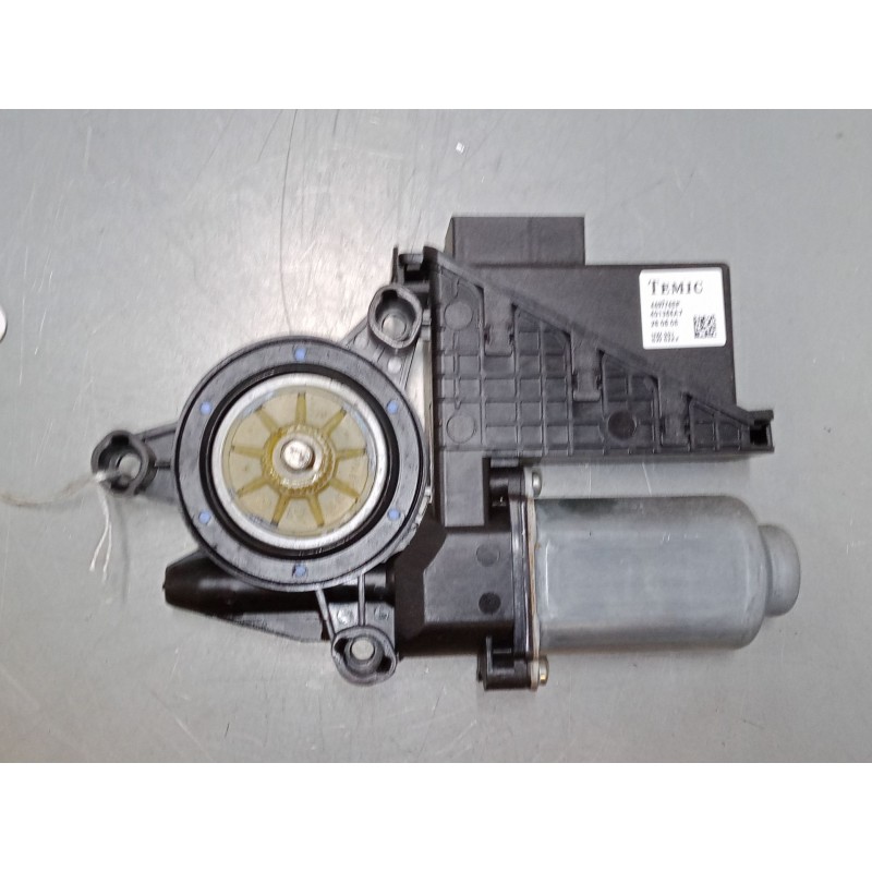 Recambio de motor elevaluna delantero derecho para volkswagen polo iv (9n_, 9a_) 1.4 16v referencia OEM IAM 6Y2959801  