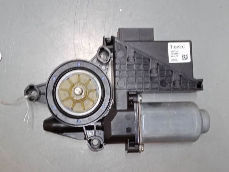 Recambio de motor elevaluna delantero derecho para volkswagen polo iv (9n_, 9a_) 1.4 16v referencia OEM IAM 6Y2959801  