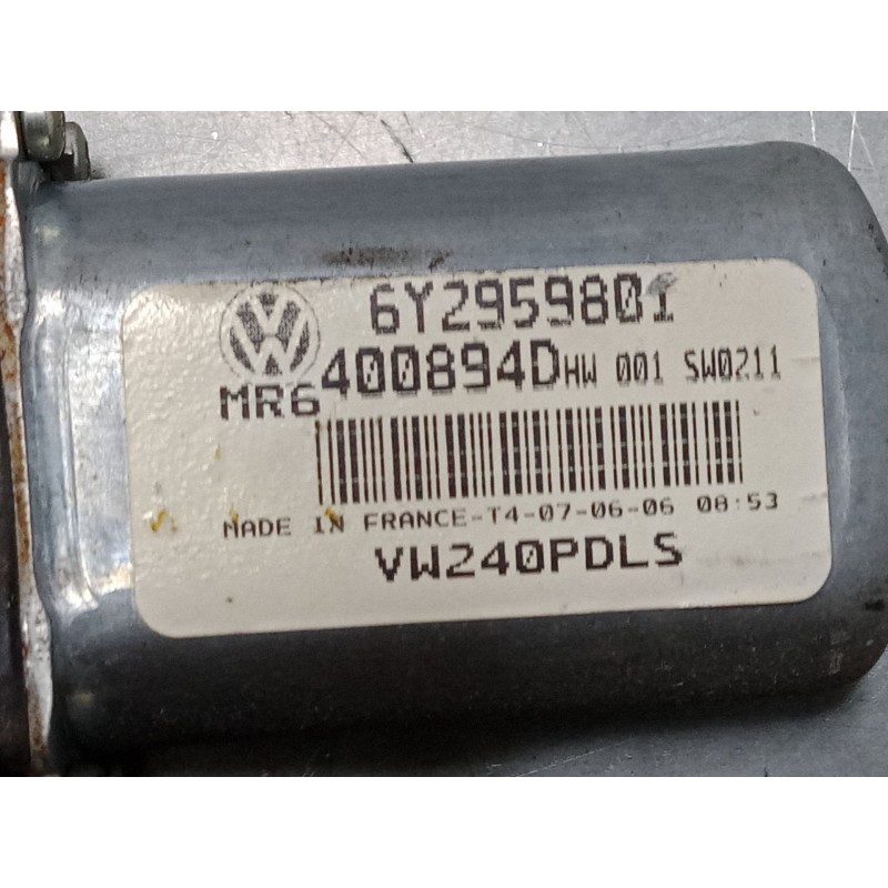 Recambio de motor elevaluna delantero derecho para volkswagen polo iv (9n_, 9a_) 1.4 16v referencia OEM IAM 6Y2959801  