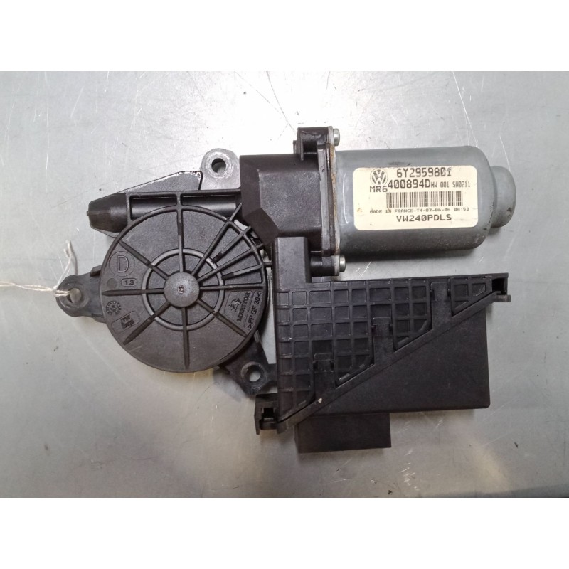 Recambio de motor elevaluna delantero derecho para volkswagen polo iv (9n_, 9a_) 1.4 16v referencia OEM IAM 6Y2959801  