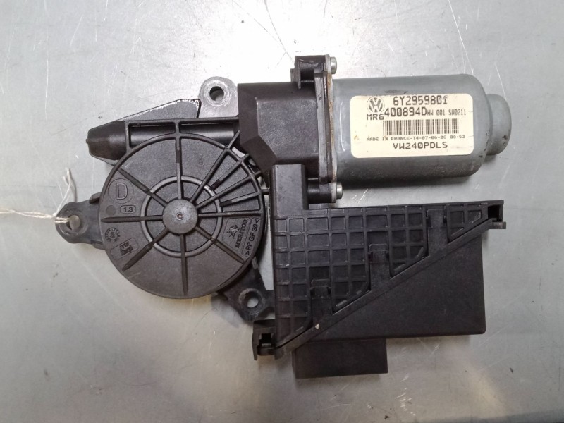 Recambio de motor elevaluna delantero derecho para volkswagen polo iv (9n_, 9a_) 1.4 16v referencia OEM IAM 6Y2959801  