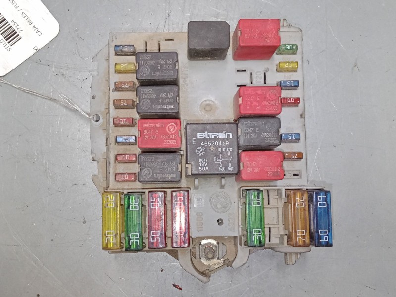 Recambio de caja reles / fusibles para fiat stilo van (192_) 1.9 jtd (192dxe1a) referencia OEM IAM 51724394   Recambio de caja reles / fusibles para fiat stilo van (192_) 1.9 jtd (192dxe1a) referencia OEM IAM 51724394