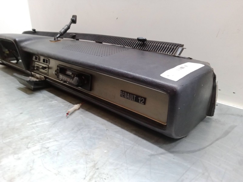 Recambio de salpicadero para renault 12 variable (117_, 133_) 1.3 (1170) referencia OEM IAM    Recambio de salpicadero para renault 12 variable (117_, 133_) 1.3 (1170) referencia OEM IAM