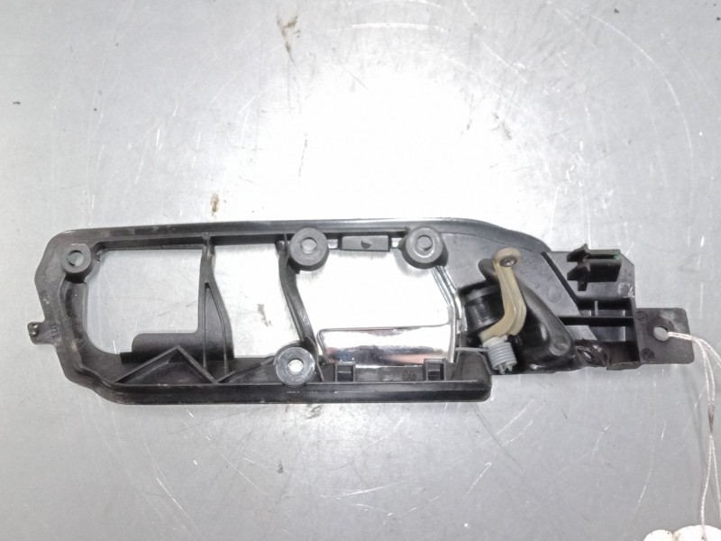 Recambio de maneta interior delantera izquierda para volkswagen polo iv (9n_, 9a_) 1.4 16v referencia OEM IAM    Recambio de maneta interior delantera izquierda para volkswagen polo iv (9n_, 9a_) 1.4 16v referencia OEM IAM