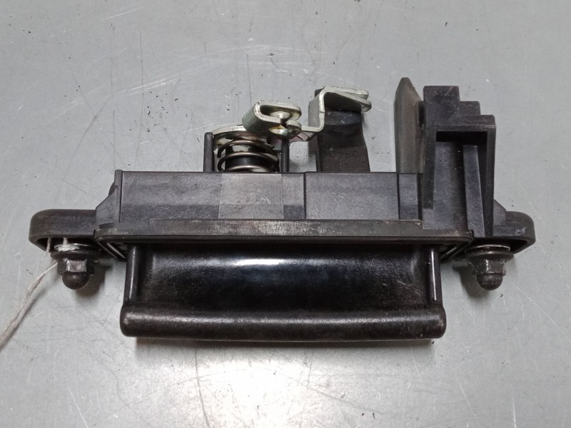 Recambio de maneta exterior porton para mazda 3 (bk) 1.6 di turbo referencia OEM IAM    Recambio de maneta exterior porton para mazda 3 (bk) 1.6 di turbo referencia OEM IAM