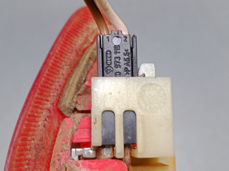 Recambio de luz central de freno para volkswagen polo iv (9n_, 9a_) 1.4 16v referencia OEM IAM    Recambio de luz central de freno para volkswagen polo iv (9n_, 9a_) 1.4 16v referencia OEM IAM