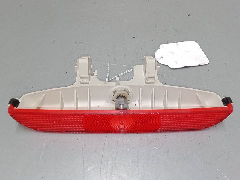 Recambio de luz central de freno para mazda 3 (bk) 1.6 di turbo referencia OEM IAM    Recambio de luz central de freno para mazda 3 (bk) 1.6 di turbo referencia OEM IAM