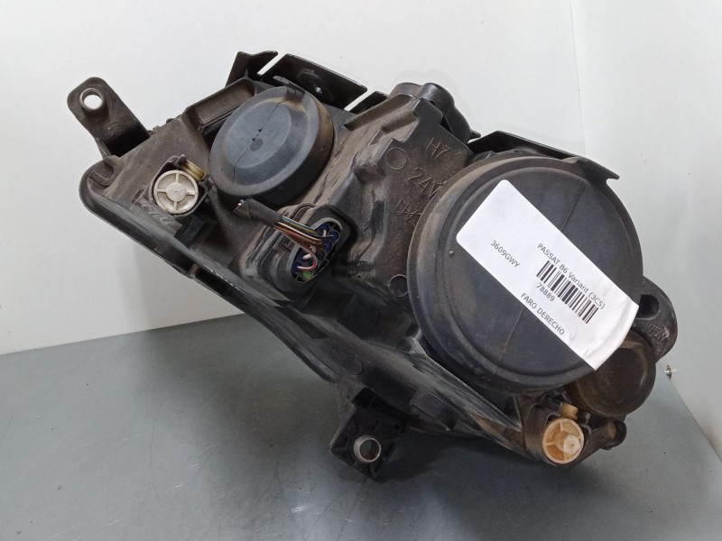 Recambio de faro derecho para volkswagen passat b6 variant (3c5) 2.0 tdi referencia OEM IAM    Recambio de faro derecho para volkswagen passat b6 variant (3c5) 2.0 tdi referencia OEM IAM