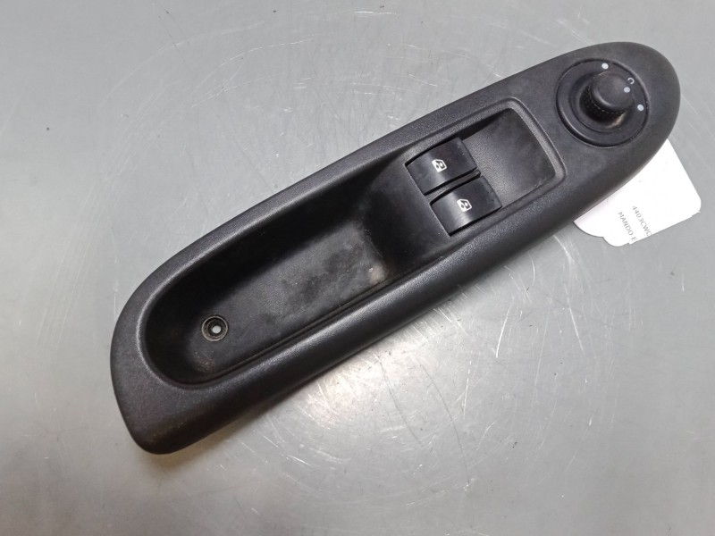 Recambio de mando elevalunas delantero izquierdo para renault clio ii (bb_, cb_) 1.5 dci (b/cb08) referencia OEM IAM    Recambio de mando elevalunas delantero izquierdo para renault clio ii (bb_, cb_) 1.5 dci (b/cb08) referencia OEM IAM