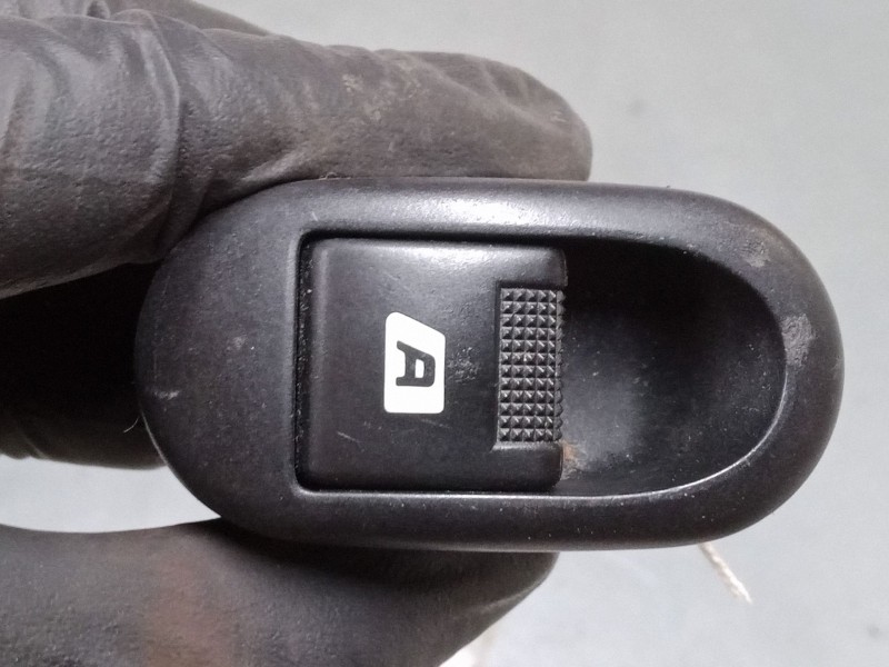 Recambio de mando elevalunas delantero izquierdo para citroën c3 i (fc_, fn_) 1.4 hdi referencia OEM IAM    Recambio de mando elevalunas delantero izquierdo para citroën c3 i (fc_, fn_) 1.4 hdi referencia OEM IAM