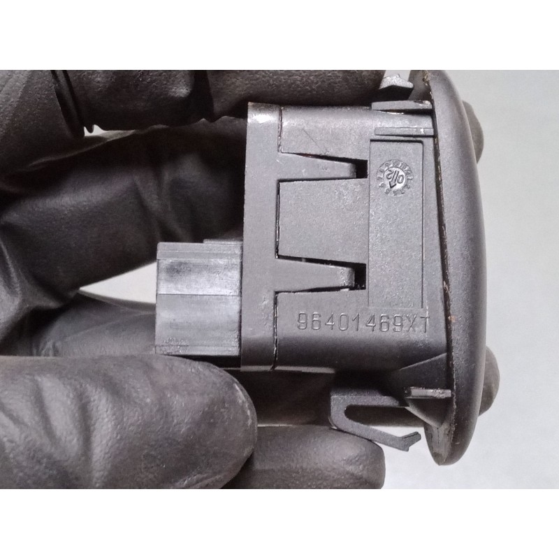 Recambio de mando elevalunas delantero izquierdo para citroën c3 i (fc_, fn_) 1.4 hdi referencia OEM IAM    Recambio de mando elevalunas delantero izquierdo para citroën c3 i (fc_, fn_) 1.4 hdi referencia OEM IAM