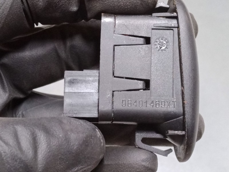 Recambio de mando elevalunas delantero izquierdo para citroën c3 i (fc_, fn_) 1.4 hdi referencia OEM IAM   