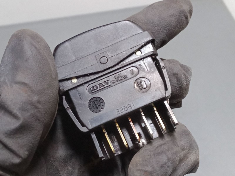 Recambio de mando elevalunas delantero izquierdo para citroën xsara picasso (n68) 2.0 hdi referencia OEM IAM   