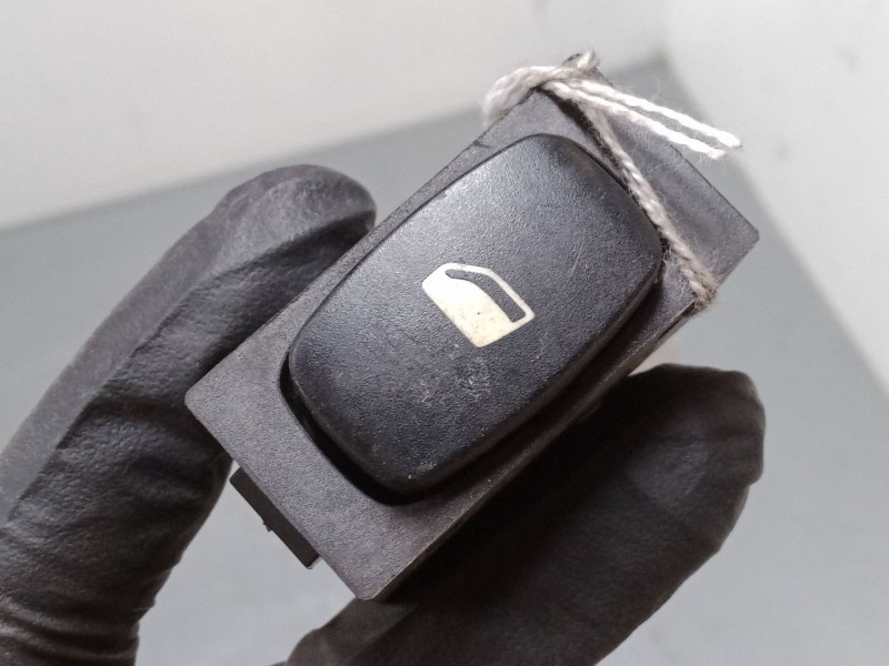 Recambio de mando elevalunas delantero derecho para peugeot 407 (6d_) 1.6 hdi 110 (6d9hzc, 6d9hyc) referencia OEM IAM   