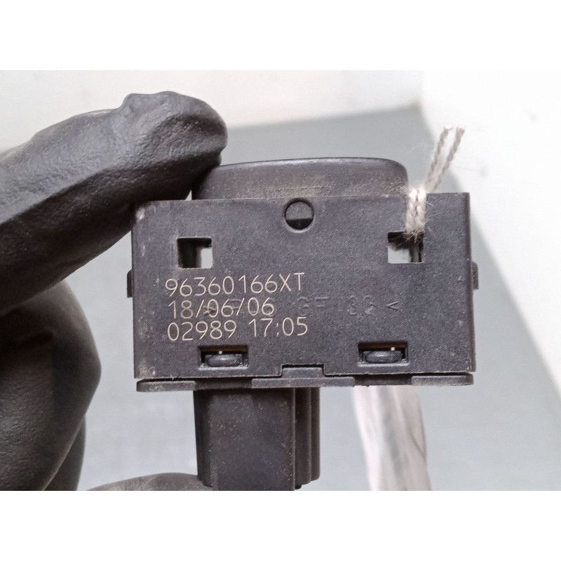 Recambio de mando elevalunas delantero derecho para peugeot 407 (6d_) 1.6 hdi 110 (6d9hzc, 6d9hyc) referencia OEM IAM   