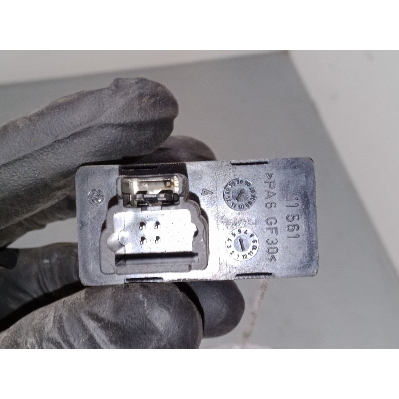 Recambio de mando elevalunas delantero derecho para peugeot 407 (6d_) 1.6 hdi 110 (6d9hzc, 6d9hyc) referencia OEM IAM   