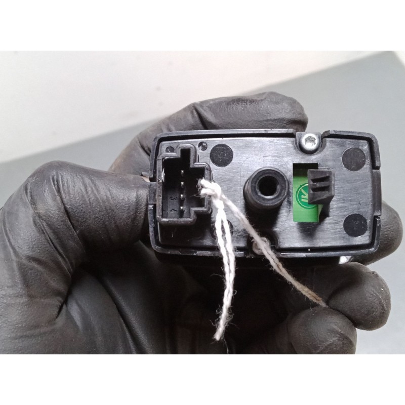 Recambio de mando elevalunas trasero izquierdo para mercedes-benz clase a (w169) a 180 cdi (169.007, 169.307) referencia OEM IAM Recambio de mando elevalunas trasero izquierdo para mercedes-benz clase a (w169) a 180 cdi (169.007, 169.307) referencia OEM IAM