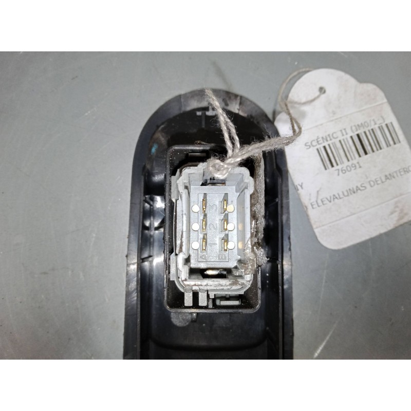 Recambio de mando elevalunas delantero derecho para renault scénic ii (jm0/1_) 2.0 (jm05, jm0u, jm1n, jm1u, jm2v) referencia OEM Recambio de mando elevalunas delantero derecho para renault scénic ii (jm0/1_) 2.0 (jm05, jm0u, jm1n, jm1u, jm2v) referencia OEM