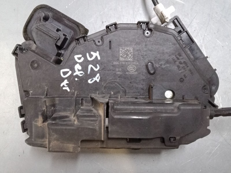Recambio de cerradura puerta delantera derecha para skoda superb iii station wagon (3v5) 2.0 tdi referencia OEM IAM    Recambio de cerradura puerta delantera derecha para skoda superb iii station wagon (3v5) 2.0 tdi referencia OEM IAM