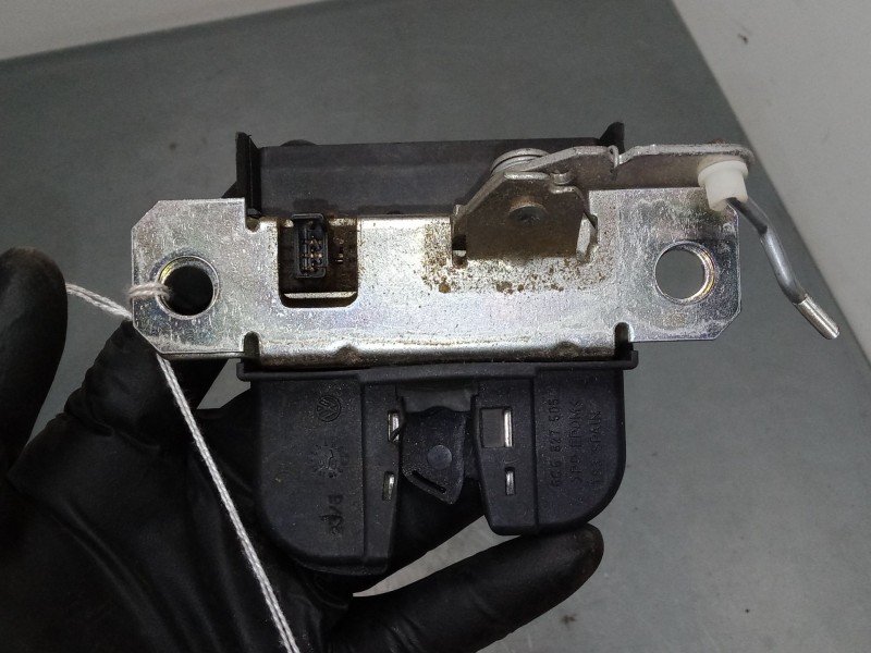 Recambio de cerradura maletero / porton para volkswagen polo iv (9n_, 9a_) 1.4 16v referencia OEM IAM    Recambio de cerradura maletero / porton para volkswagen polo iv (9n_, 9a_) 1.4 16v referencia OEM IAM