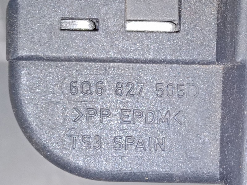 Recambio de cerradura maletero / porton para volkswagen polo iv (9n_, 9a_) 1.4 16v referencia OEM IAM    Recambio de cerradura maletero / porton para volkswagen polo iv (9n_, 9a_) 1.4 16v referencia OEM IAM