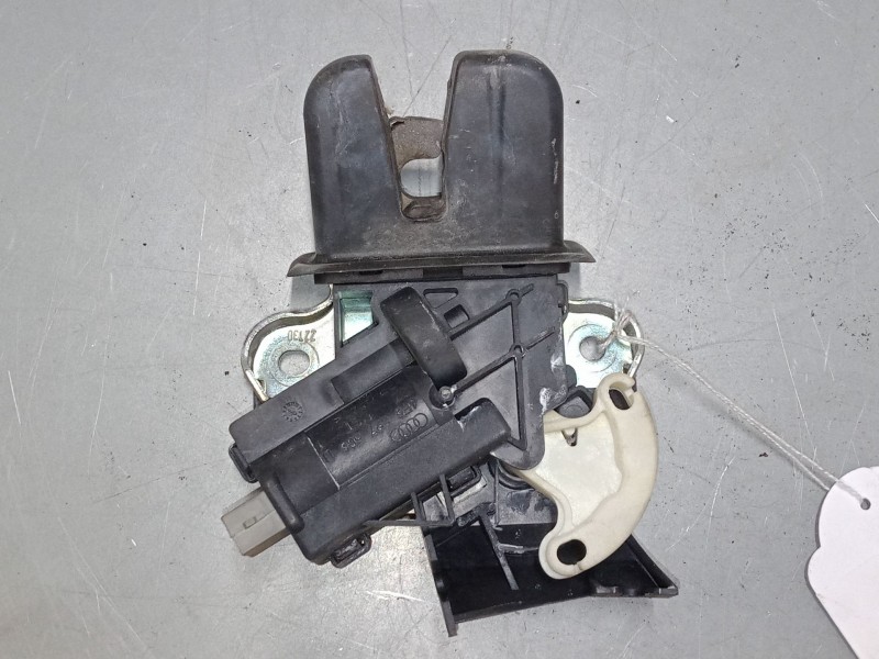 Recambio de cerradura maletero / porton para volkswagen passat b6 (3c2) 2.0 tdi referencia OEM IAM    Recambio de cerradura maletero / porton para volkswagen passat b6 (3c2) 2.0 tdi referencia OEM IAM