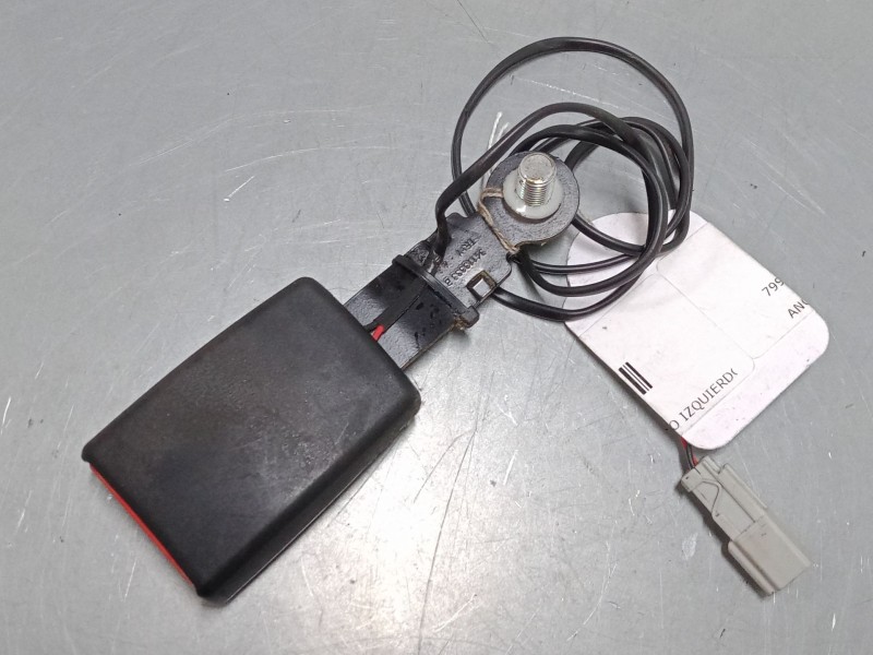 Recambio de anclaje cinturon delantero izquierdo para ford ka (ru8) 1.2 referencia OEM IAM    Recambio de anclaje cinturon delantero izquierdo para ford ka (ru8) 1.2 referencia OEM IAM