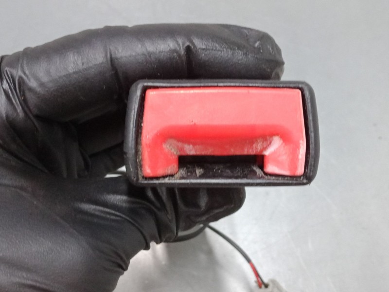 Recambio de anclaje cinturon delantero izquierdo para ford ka (ru8) 1.2 referencia OEM IAM    Recambio de anclaje cinturon delantero izquierdo para ford ka (ru8) 1.2 referencia OEM IAM