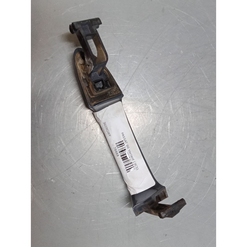 Recambio de maneta exterior puerta trasera izquierda para volkswagen passat b6 variant (3c5) 2.0 tdi referencia OEM IAM    Recambio de maneta exterior puerta trasera izquierda para volkswagen passat b6 variant (3c5) 2.0 tdi referencia OEM IAM