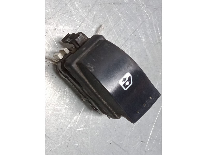 Recambio de mando elevalunas delantero derecho para renault clio ii (bb_, cb_) 1.2 (bb0a, bb0f, bb10, bb1k, bb28, bb2d, bb2h, cb Recambio de mando elevalunas delantero derecho para renault clio ii (bb_, cb_) 1.2 (bb0a, bb0f, bb10, bb1k, bb28, bb2d, bb2h, cb
