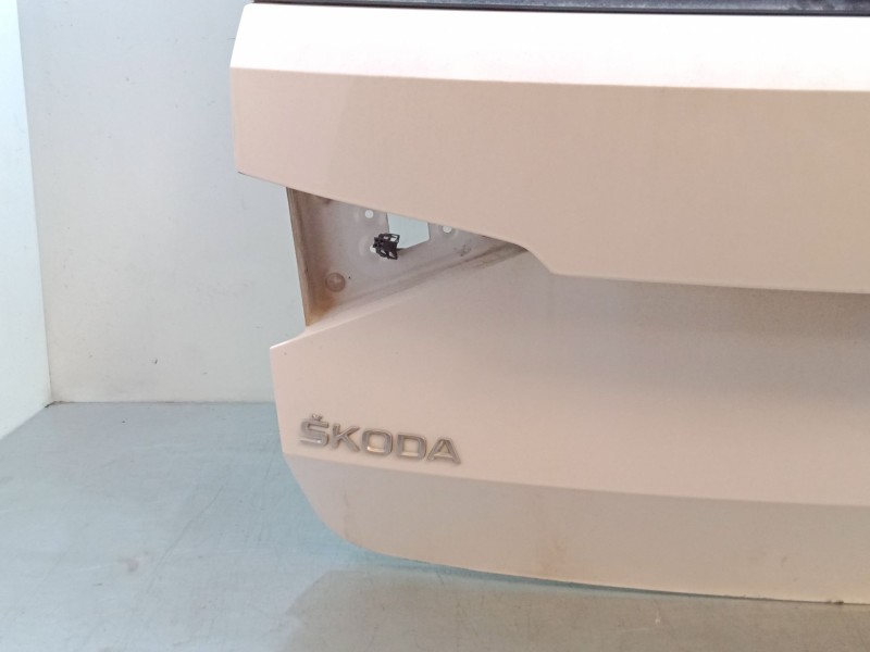 Recambio de porton trasero para skoda superb iii station wagon (3v5) 2.0 tdi referencia OEM IAM   
