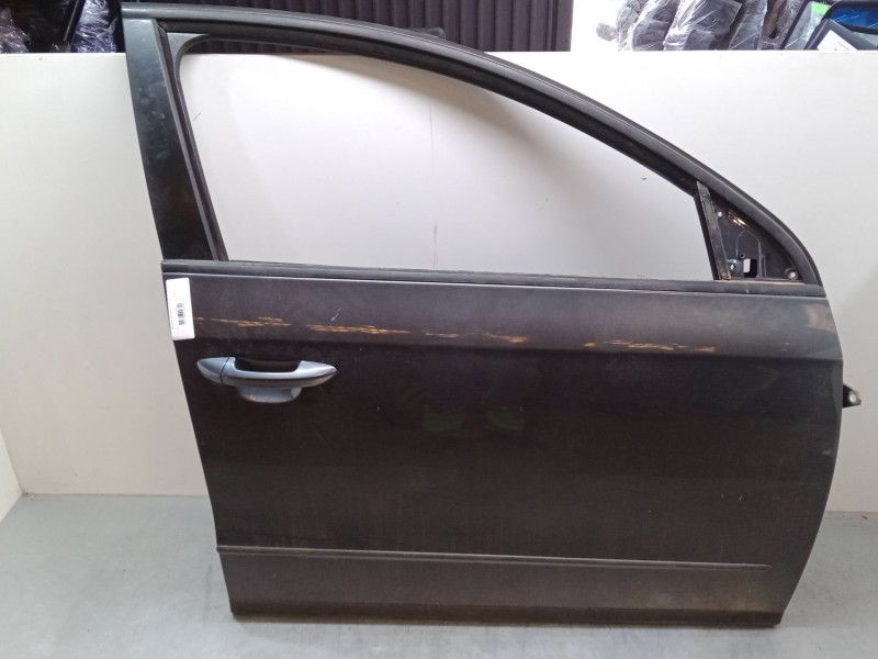 Recambio de puerta delantera derecha para volkswagen passat b6 variant (3c5) 2.0 tdi referencia OEM IAM    Recambio de puerta delantera derecha para volkswagen passat b6 variant (3c5) 2.0 tdi referencia OEM IAM