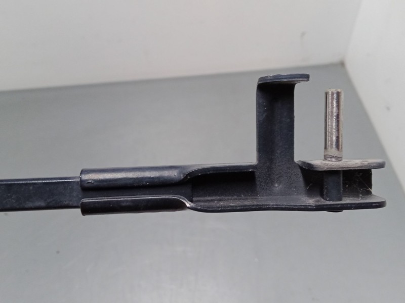 Recambio de brazo limpia delantero izquierdo para mazda 3 (bk) 1.6 di turbo referencia OEM IAM    Recambio de brazo limpia delantero izquierdo para mazda 3 (bk) 1.6 di turbo referencia OEM IAM