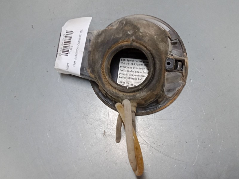 Recambio de tapa exterior combustible para volkswagen passat b6 (3c2) 2.0 tdi referencia OEM IAM    Recambio de tapa exterior combustible para volkswagen passat b6 (3c2) 2.0 tdi referencia OEM IAM