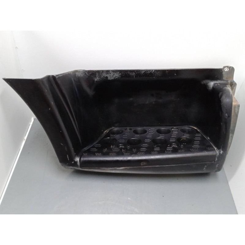 Recambio de estribo derecho para nissan cabstar e (tl_, vl_) 105.35, 110.35, 110.45 (tl0) referencia OEM IAM RH76478F3900  