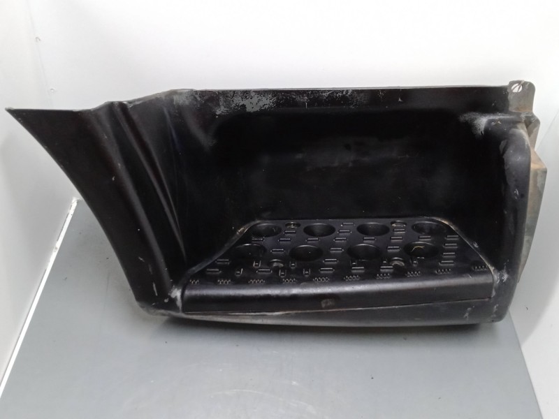 Recambio de estribo derecho para nissan cabstar e (tl_, vl_) 105.35, 110.35, 110.45 (tl0) referencia OEM IAM RH76478F3900  