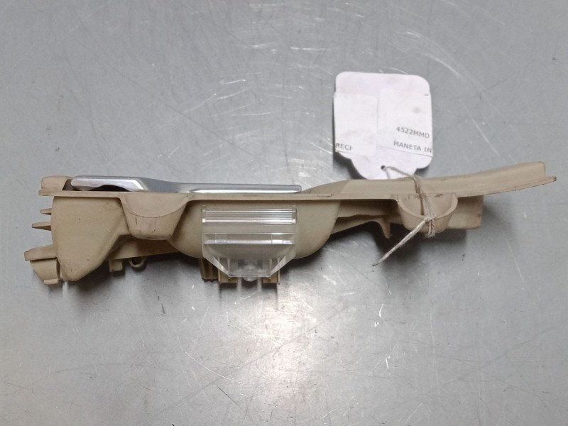 Recambio de maneta interior puerta trasera derecha para audi a4 b6 (8e2) 2.0 referencia OEM IAM    Recambio de maneta interior puerta trasera derecha para audi a4 b6 (8e2) 2.0 referencia OEM IAM