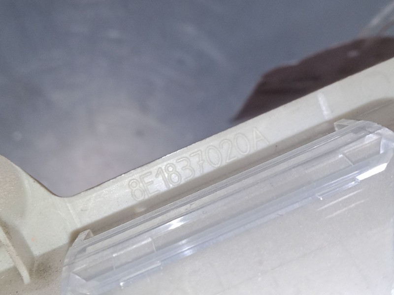 Recambio de maneta interior puerta trasera derecha para audi a4 b6 (8e2) 2.0 referencia OEM IAM    Recambio de maneta interior puerta trasera derecha para audi a4 b6 (8e2) 2.0 referencia OEM IAM