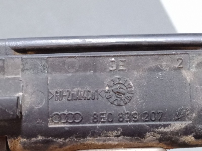 Recambio de maneta exterior puerta delantera izquierda para audi a4 b6 (8e2) 2.0 referencia OEM IAM    Recambio de maneta exterior puerta delantera izquierda para audi a4 b6 (8e2) 2.0 referencia OEM IAM